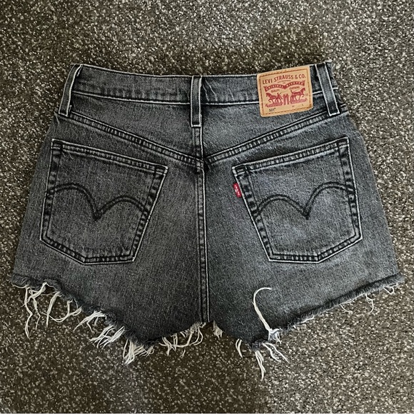 Levi’s 501 Shorts - Picture 3 of 3